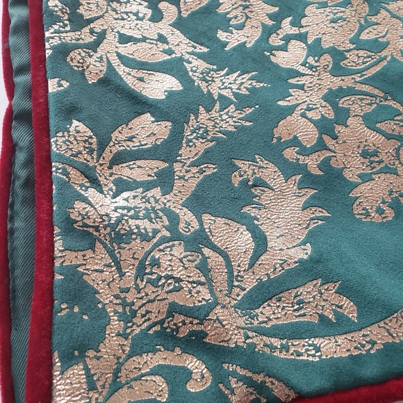 NWT Robert Stanley Green Damask Table Runner - Picture 5 of 9